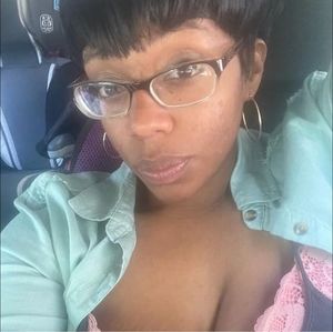 Meet your Posher, Dominique